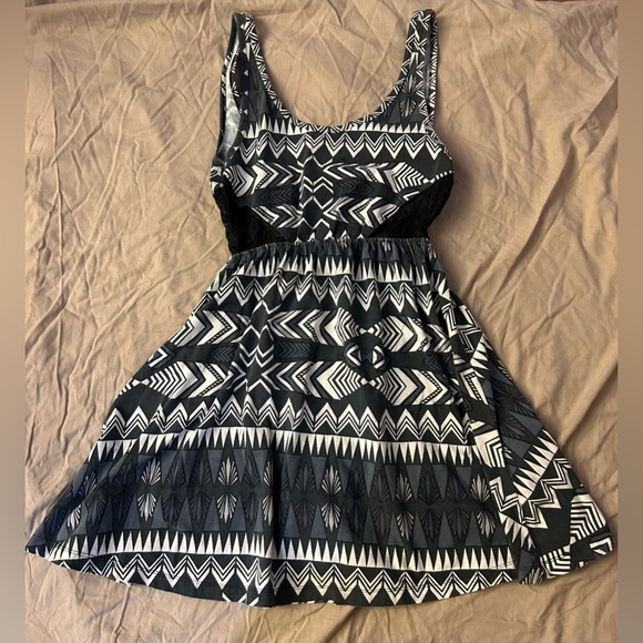 Black and White Patterned Women's Dress - Picture 4 of 4